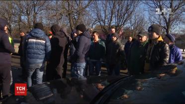 Сотня активістів перекрили дорогу, яка веде до кордону з Румунією