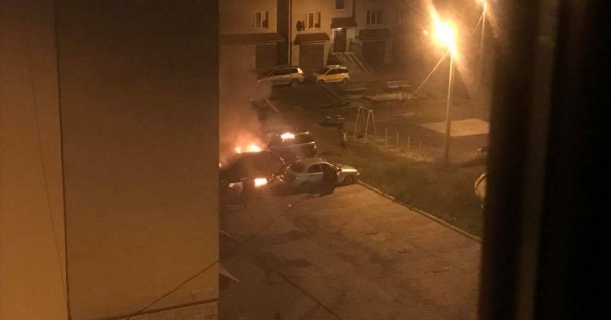 У Львові вночі згоріли два автомобілі