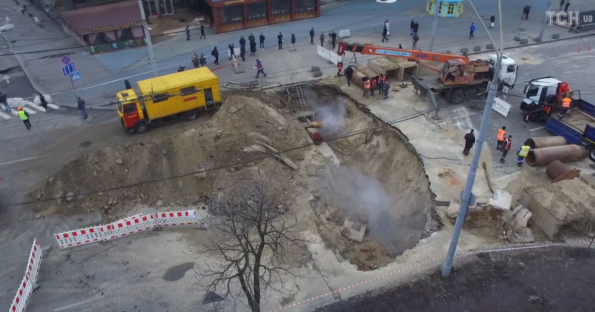 В "Киевтеплоэнерго" назвали сроки устранения повреждения трубопровода возле Ocean Plaza