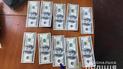 У Києві чоловік намагався задешево продати 600 фальшивих доларів