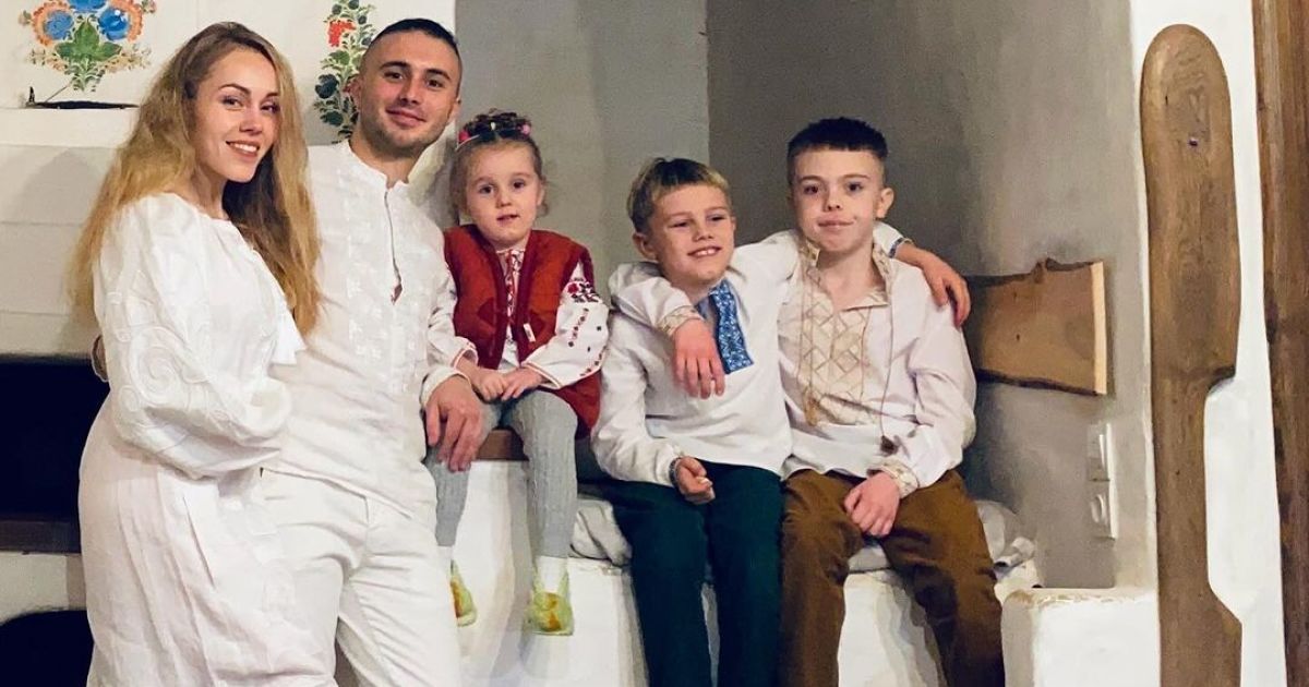 Тарас Тополя з дружиною та дітьми