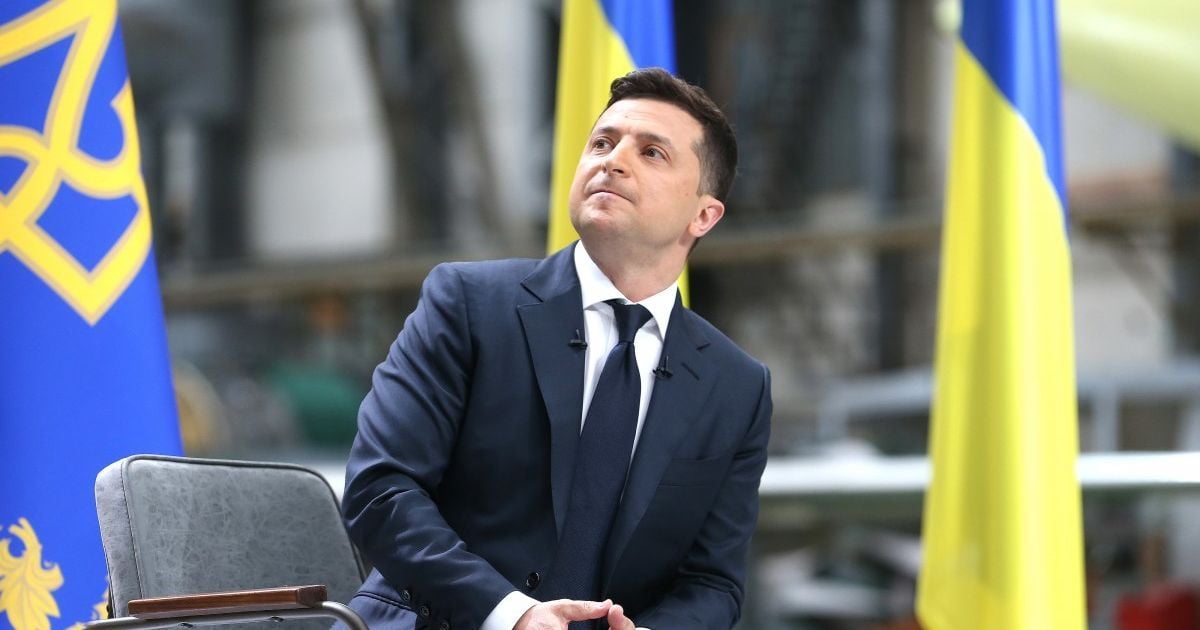 Літак Зеленського, який прямував до Кишинева, здійснив вимушену посадку в Одесі