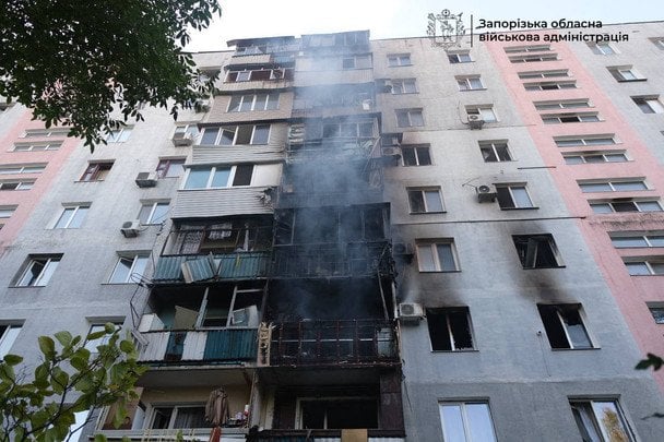 У Запоріжжі пошкоджений будинок житловий будинок, горять квартири