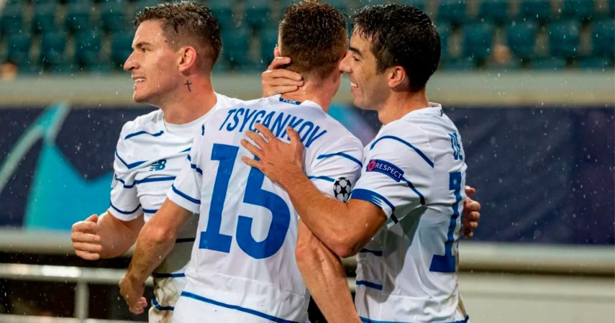 Камінь, ножиці, папір: футболісти "Динамо" кумедно розіграли право бити штрафний у матчі з "Гентом"