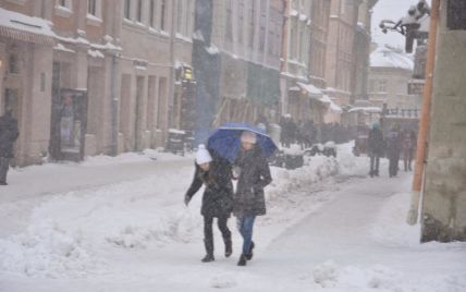 Незвичні грози посеред зими, хуртовина і ожеледиця: у Львові оголосили штормове попередження