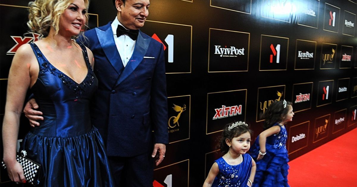 Камалия с мужем и дочками / © ТСН.ua