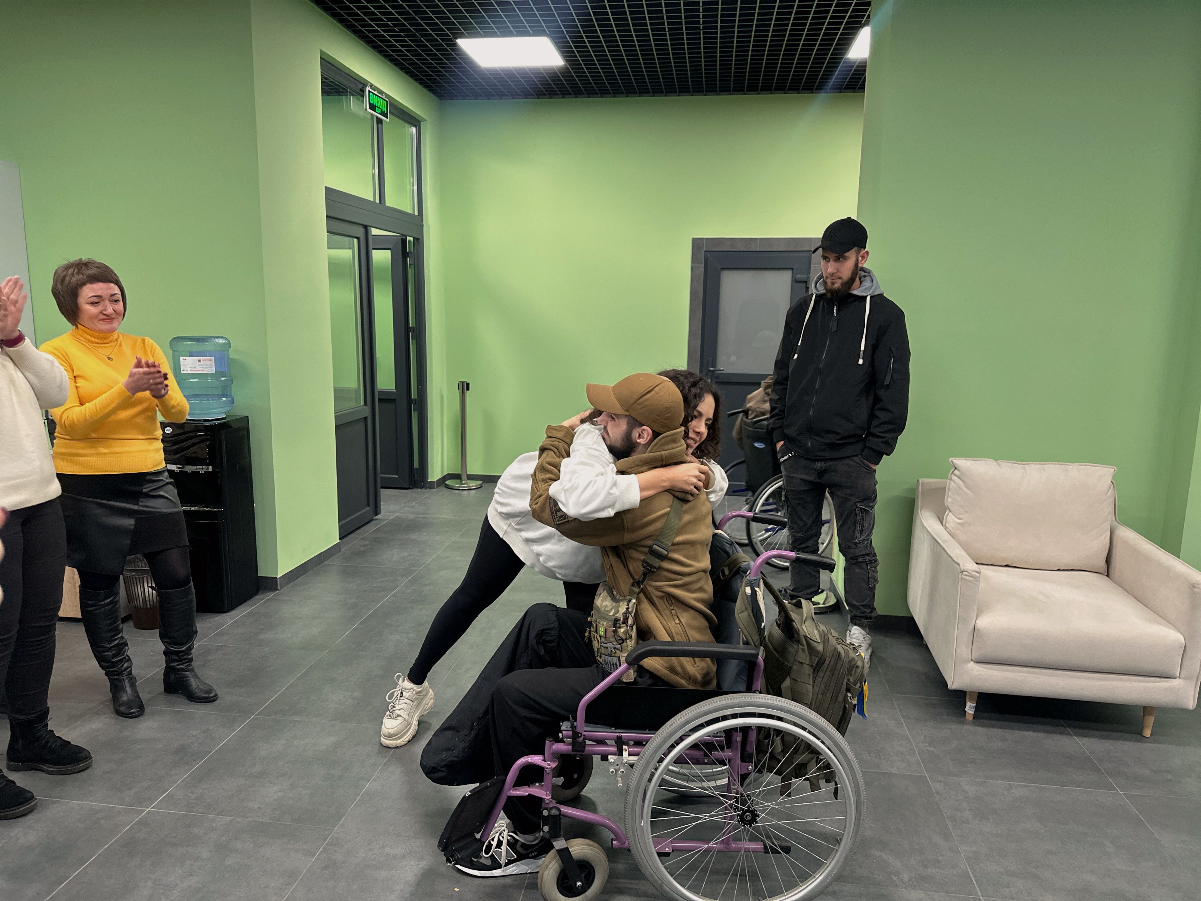 Настя Каменских встретилась с ранеными военными / © 