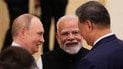 Putin, Indian Prime Minister Narendra Modi and Chinese President Xi Jinping talk before the Shanghai Cooperation Organization (SCO) summit
