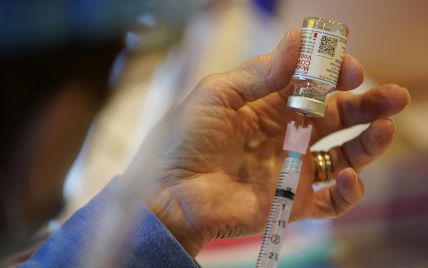Велика Британія буде отримувати вакцину від коронавірусу щотижня: скільки доз заплановано