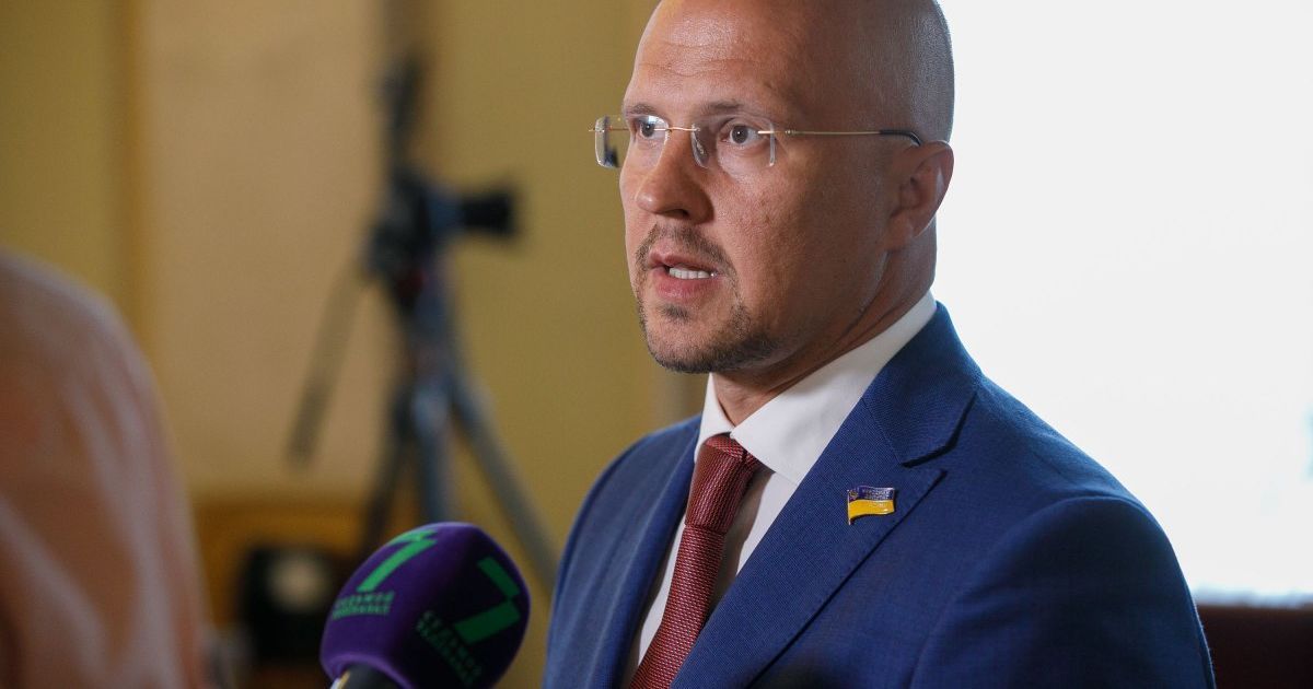 Нардеп Вельможный сдал тест на коронавирус после выявления симптомов заражения