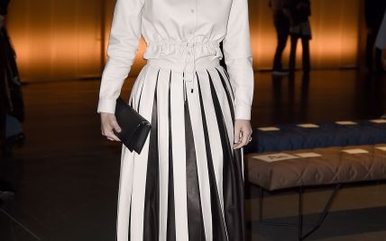В плиссированной юбке и балетках: леди Китти Спенсер на модном показе в Милане