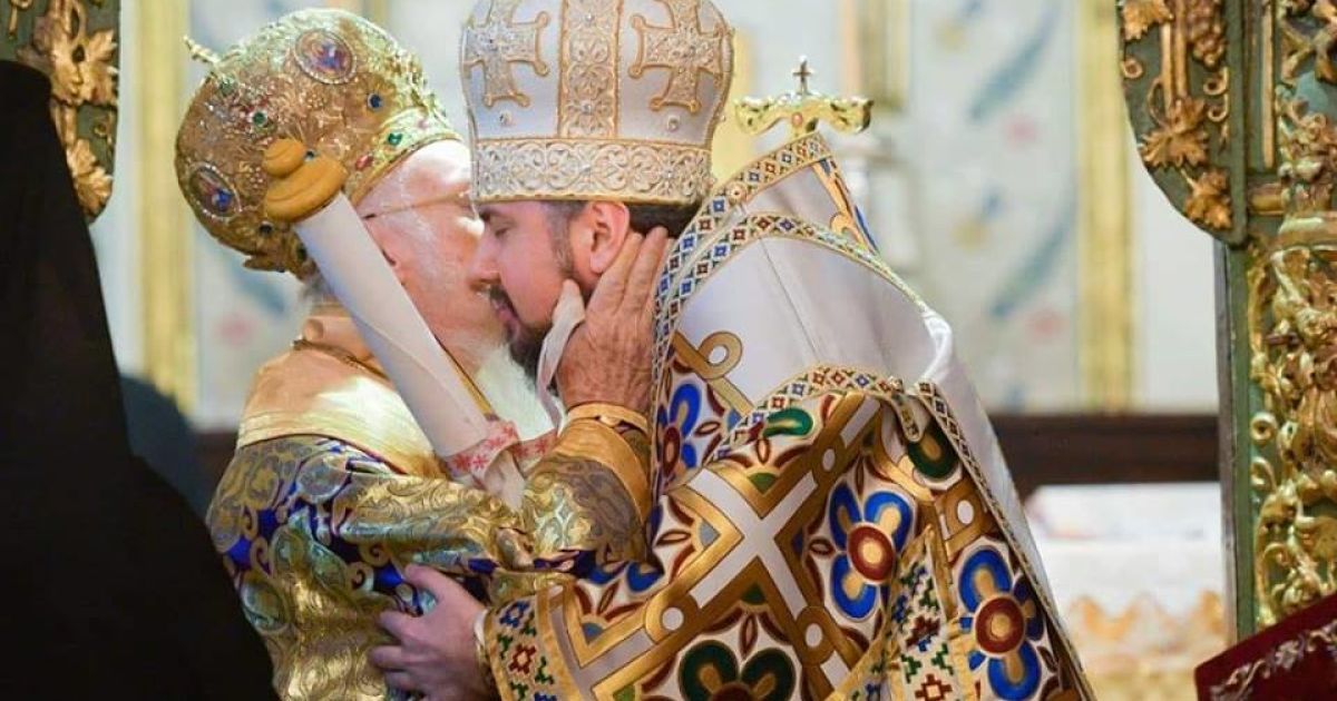 Історична мить. Предстоятелю Православної церкви України нарешті вручили Томос