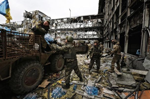 Воины выдержали – не выдержал бетон: в Украине чтят память защитников Донецкого аэропорта