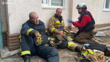 Пятеро сотрудников ГСЧС пострадали в результате тушения пожара в Николаеве