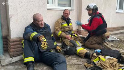 П'ятеро співробітників ДСНС постраждало внаслідок гасіння пожежі у Миколаєві