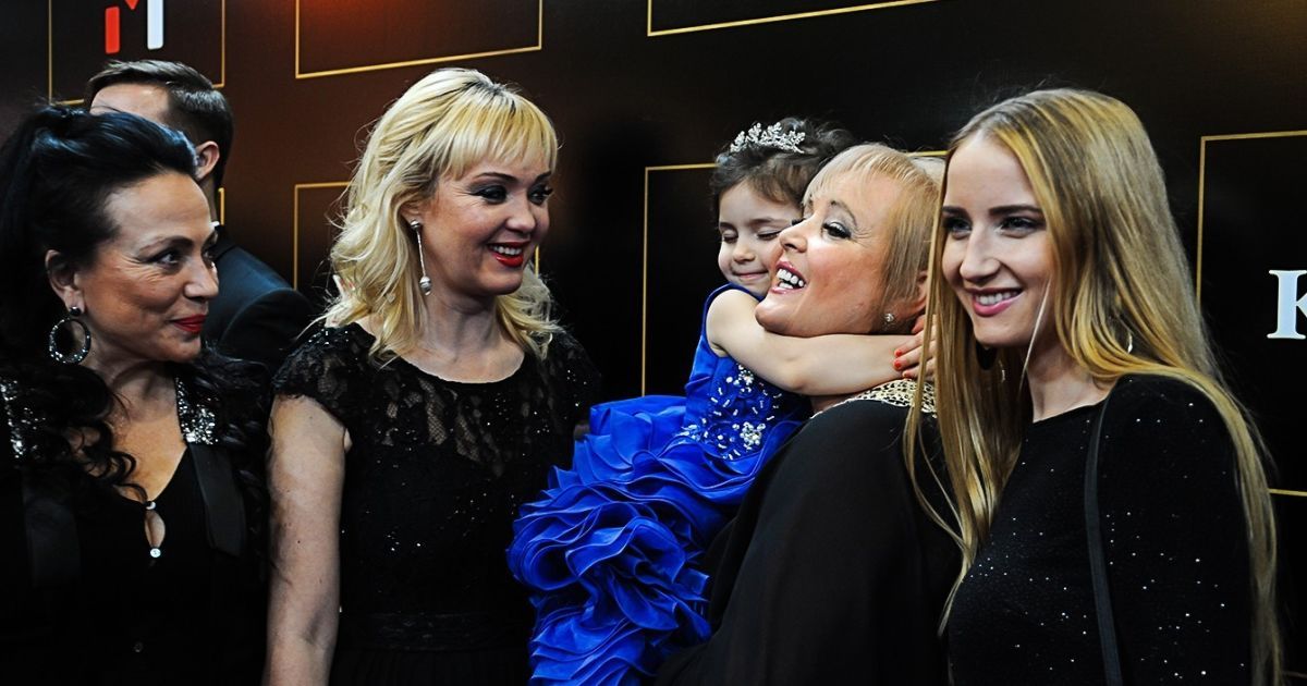 Мама Камалии с внучкой / © ТСН.ua