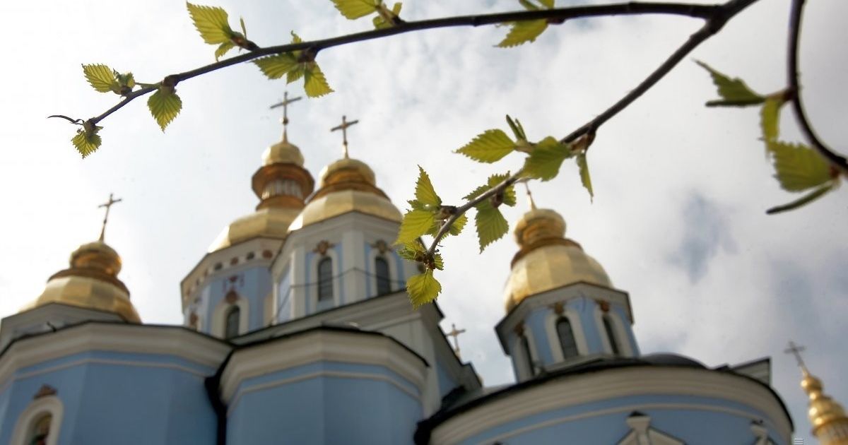 "Если церковь людям не помогает, то кто?": послушник рассказал, почему пять лет назад открыл ворота для избитых майдановцев