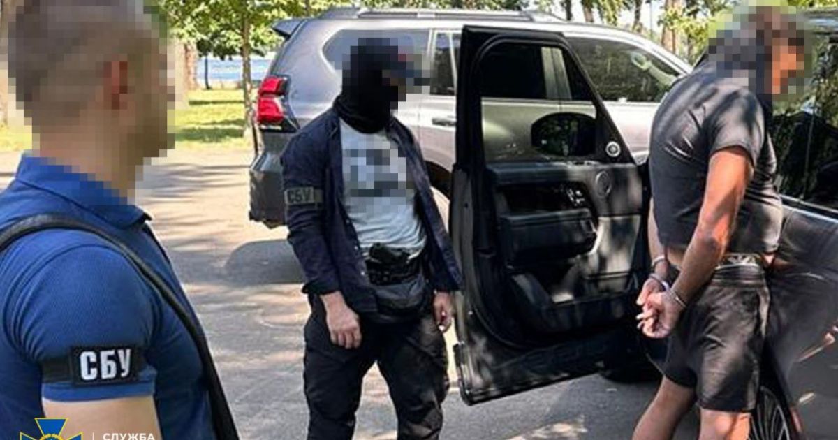 В Киеве СБУ задержала на взятке чиновника налоговой службы: что об этом известно (фото)