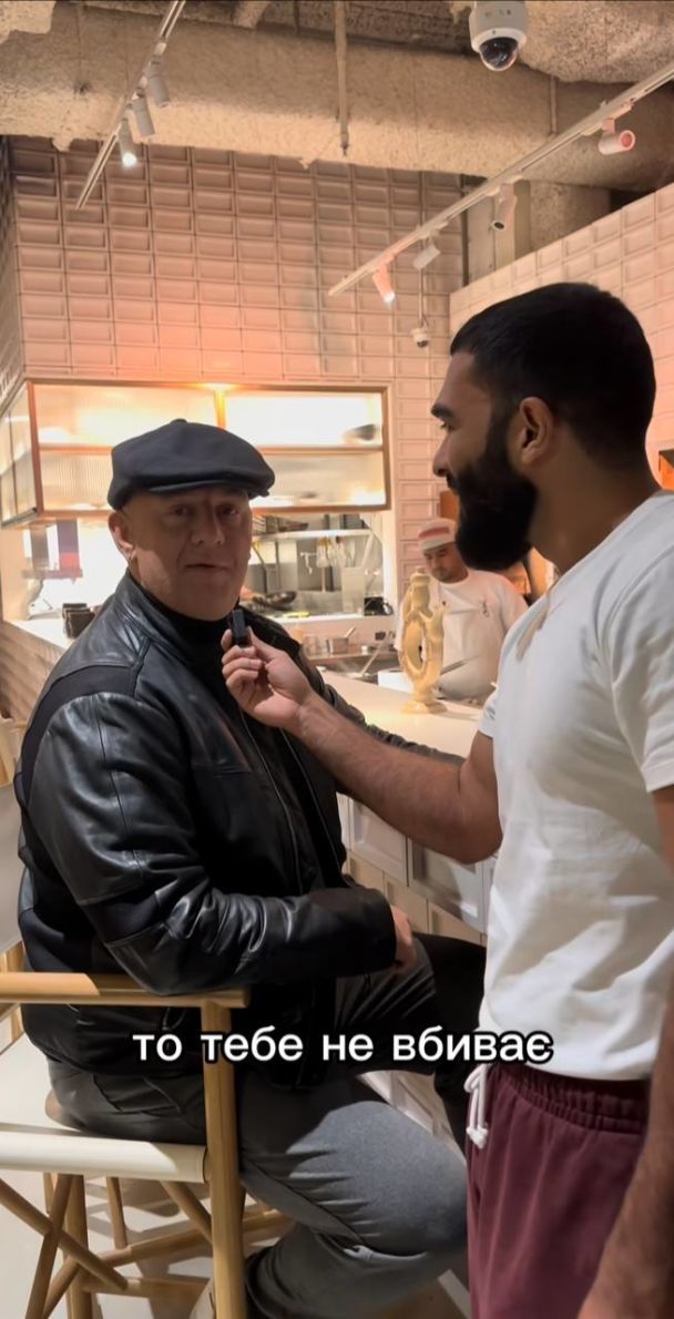 Потап в заведении общественного питания в ОАЭ / © 