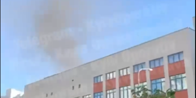 В Киеве горит гимназия: детей эвакуируют (видео)