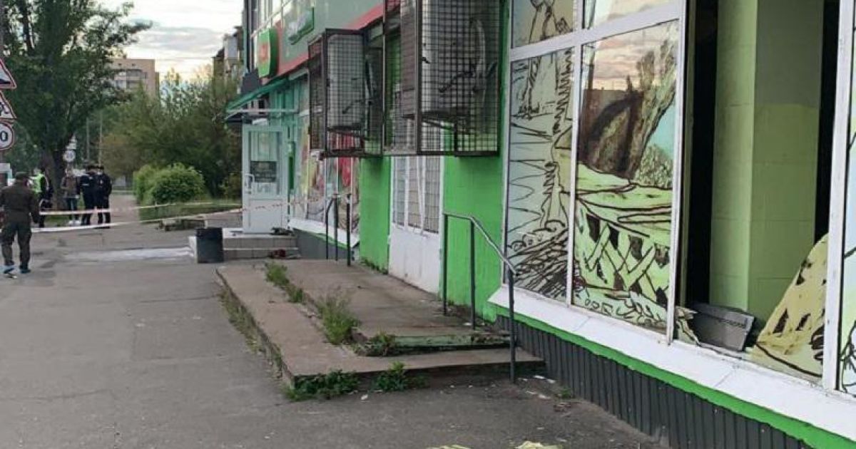 У Києві двоє серійних крадіїв підірвали банкомат