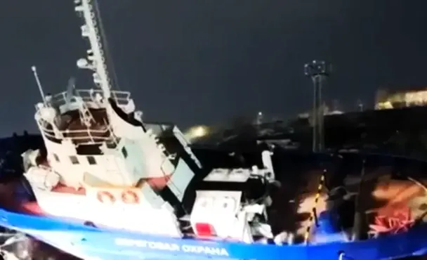 На російській Камчатці перекинувся катер ФСБ (фото, відео)