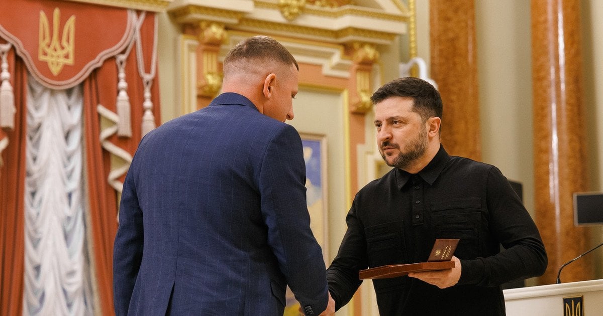 Зеленський нагородив 10 енергетиків ДТЕК за повернення світла після обстрілів