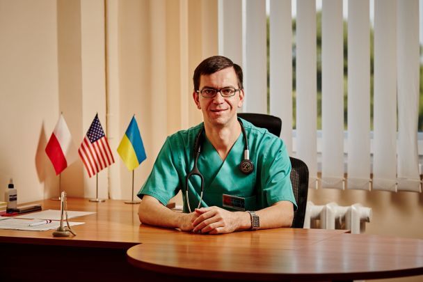 Павло Сільковський стажувався у США, а також їздив з благодійною медичною місією у Гаїті та в Кенію.