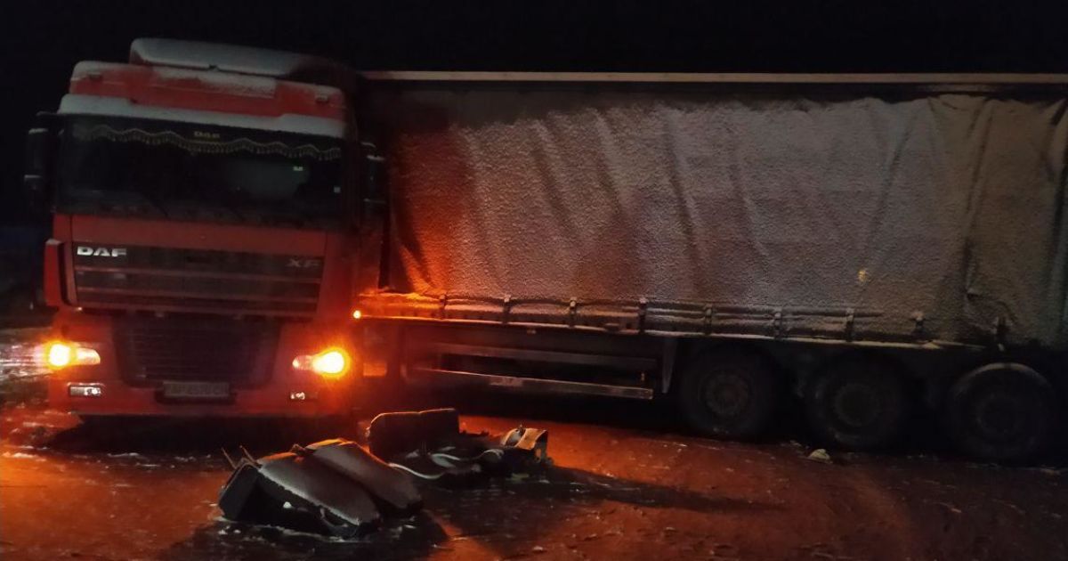 ДТП за участю вантажівки та мікроавтобуса на Харківщині_1 / © Прес-служба ГУ Нацполіції у Харківській області