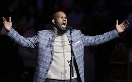 Співака R. Kelly визнали винним у зґвалтуванні неповнолітньої дівчини