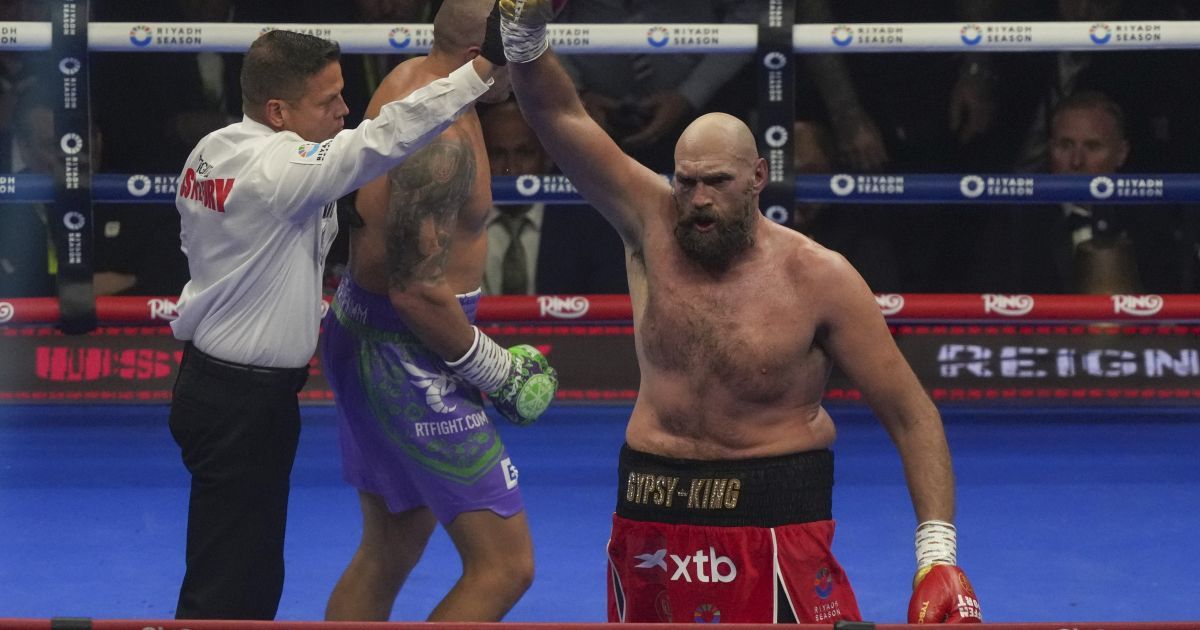 Үлкен сиськи және нүктелі көйлек