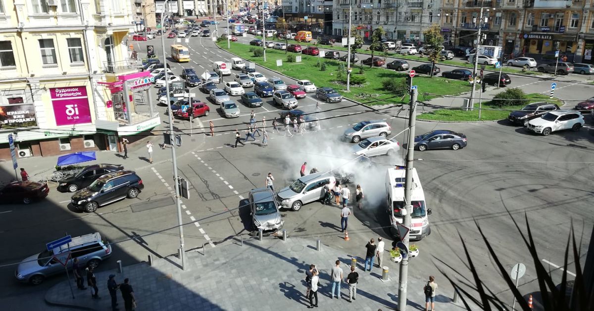 Масова аварія у центрі Києва