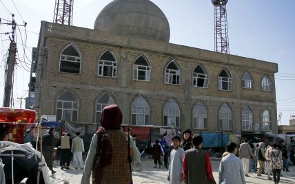 В Афганістані вибух у мечеті забрав життя понад 30 людей: серед жертв — діти