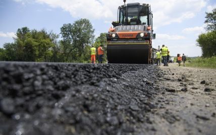 Гройсман показал, сколько дорог в Украине отремонтировано за 2018 год