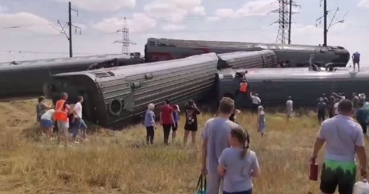 У РФ зійшов із рейок пасажирський потяг