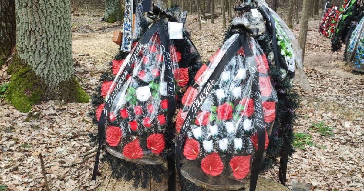 Людей самовольно хоронят среди леса: в Киеве разгорелся скандал с нелегальным кладбищем