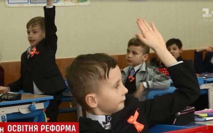 Украинские первоклассники получили учебники с технологией мультиков