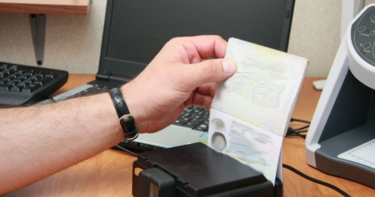 Пограничники с ОКПП "Киев" наживались на легализации иностранцев