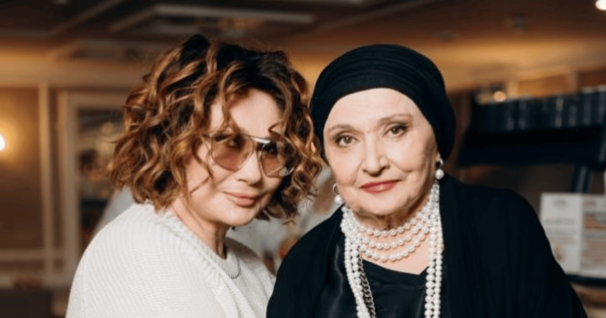 Олена Мозгова з мамою