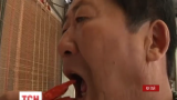 Китаец Ли Йонцзи съедает 2,5 килограмма красного перца чили ежедневно