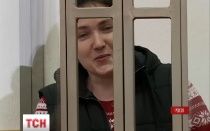 Савченко в зале суда поздравила осужденного Россией Кольченка с днем рождения