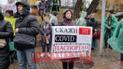 В центрі Києва антивакцинатори перекривають рух транспорту та сваряться з водіями: фото, відео