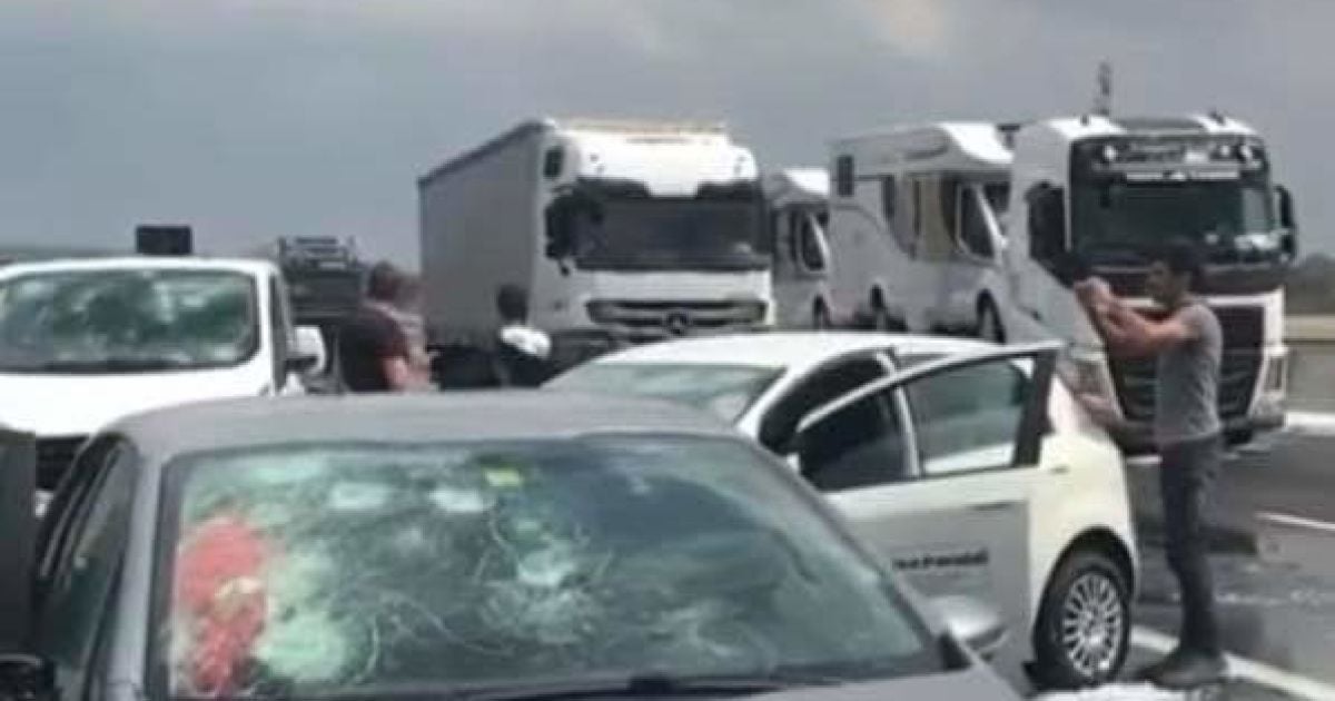 В Італії випав град розміром з тенісний м'яч: у Мережі показали наслідки негоди