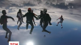 У небі над Дніпропетровщиною парашутисти встановили екстремальний рекорд