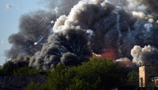 У центрі Москви палає склад з піротехнікою: чути вибухи (фото, відео)