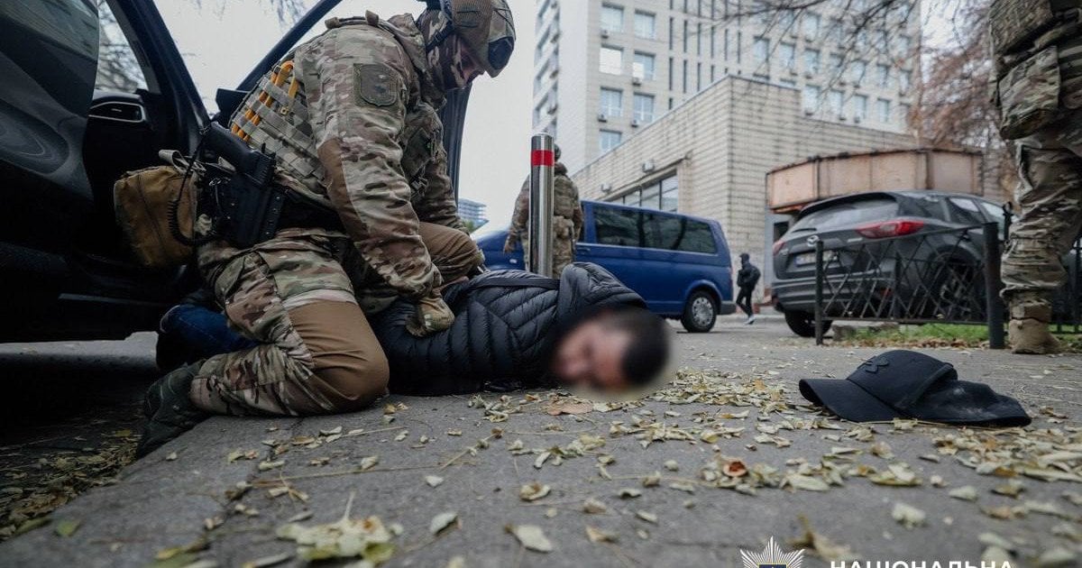 У Києві затримали «родича Єрмака», який за 100 тисяч доларів обіцяв роботу в ОП