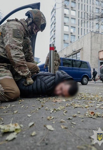 У Києві затримали «родича Єрмака», який за 100 тисяч доларів обіцяв роботу в ОП