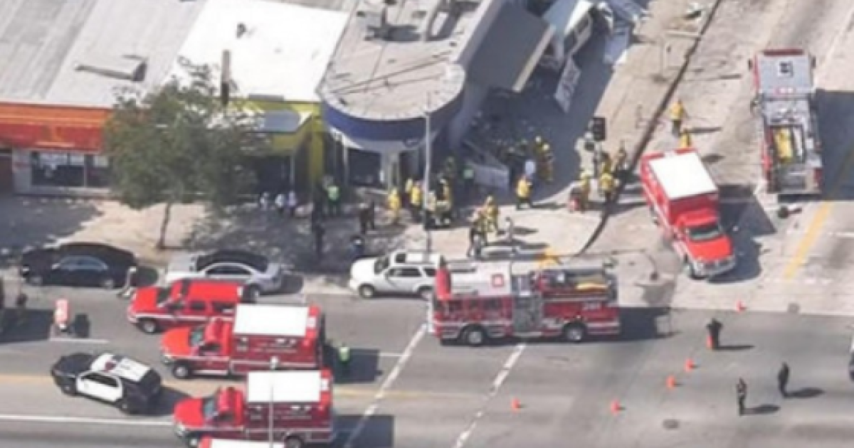 Вантажівка протаранила натовп в центрі Лос-Анджелеса, є постраждалі