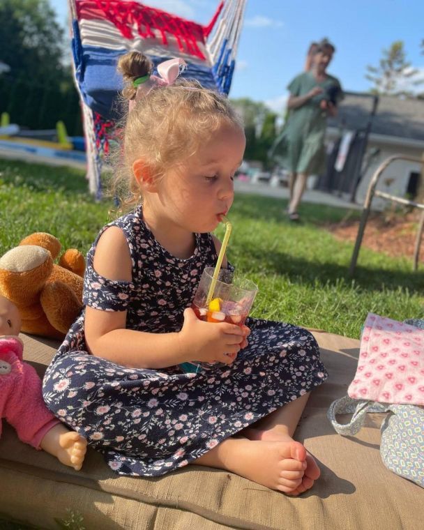 Донька Alyosha та Тараса Тополі / © instagram.com/alyoshasinger