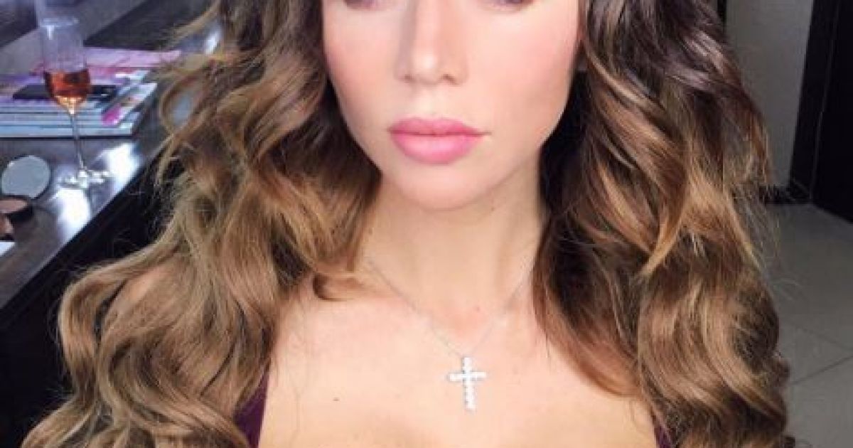 Багатодітна мама Сєдокова показала фігуру у звабливому спідньому